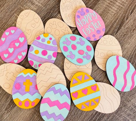 Diy Easter Eggs, Easter Eggs Kids, Painted Eggs, Valentine Crafts For Kids, Easter Egg Painting, Easter Eggs Diy, Eggs Easter, Easter Bunny Decorations, Bunny Decor