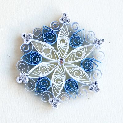 6 point blue and white quilled snowflake with silver glitt… | Flickr Quilling Snowflakes, Quilled Snowflakes, Neli Quilling, Paper Quilling For Beginners, Paper Quilling Jewelry, Origami And Quilling, Quilling Christmas, Paper Quilling Patterns, Quilled Paper Art