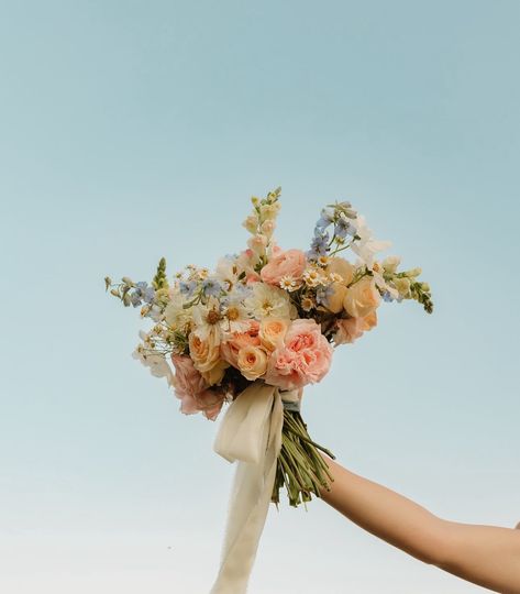 Rustic Spring Wedding, Wedding Color Schemes Spring, Floral Arch Wedding, Wedding Color Pallet, Pastel Bouquet, Dream Wedding Decorations, Wedding Floral Centerpieces, Wedding Flowers Summer, Future Wedding Plans