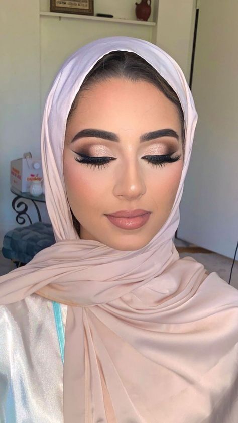 Middle East Makeup, Wedding Makeup Full Glam, Nikah Makeup Look, Arab Bridal Makeup, Arabic Makeup Natural, Arab Eye Makeup, Heavy Makeup Look, Arab Makeup Looks, Arabic Bridal Makeup