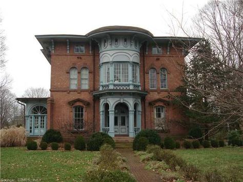 270 Broadway, Norwich, CT 06360 Italianate Architecture, Norwich Connecticut, Historical Houses, Victorian Exterior, English Architecture, Vintage House Plans, Georgia Homes, Looks Country, Charming House