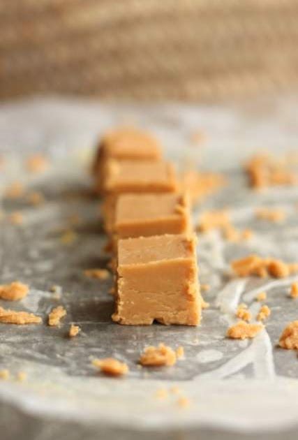 Fudge Photography, Russian Fudge, Microwave Fudge, Salted Caramel Fudge, Caramel Fudge, Köstliche Desserts, Homemade Candies, Eat Dessert First, Fudge Recipes