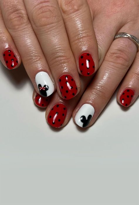 Nail And Toes Ideas, Minnie Mouse Nail Designs, Minnie Nails, Minnie Mouse Nail Art, Mouse Nail Art, Toes Ideas, Nail Colors Ideas, Nail Designs Red, Disneyland Nails