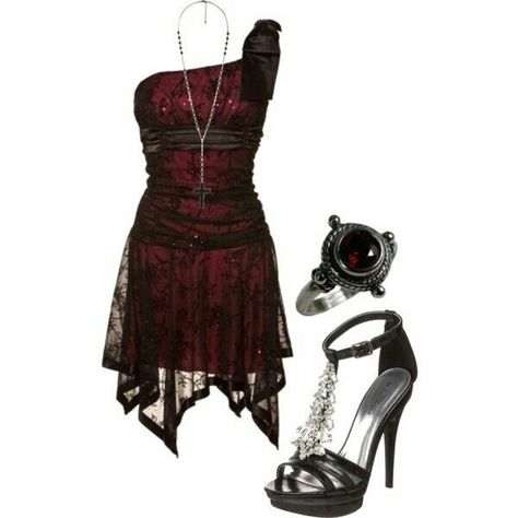 Pretty dress Emo Dresses, Michael Antonio, Punk Outfits, Emo Scene, Gothic Outfits, Goth Outfits, Edgy Outfits, Dark Fashion, Descendants