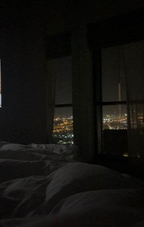 Midnight Aesthetic Room, Dark Room Window Aesthetic, Night Bedroom Aesthetic, Bedroom Dark Aesthetic, Bedrooms At Night, Dark Aesthetic Room, Dark Room Aesthetic, Train Bed, Night Room