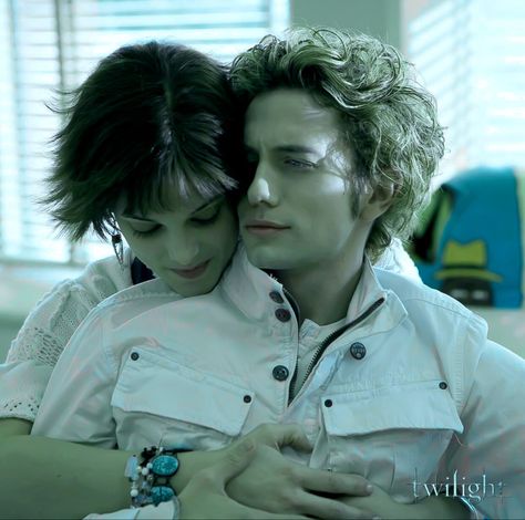 Cullen Aesthetic, Alice Wallpaper, Twilight Alice, Jasper Twilight, Ian E Nina, Twilight Pics, Alice Twilight, Alice And Jasper, Persona 2