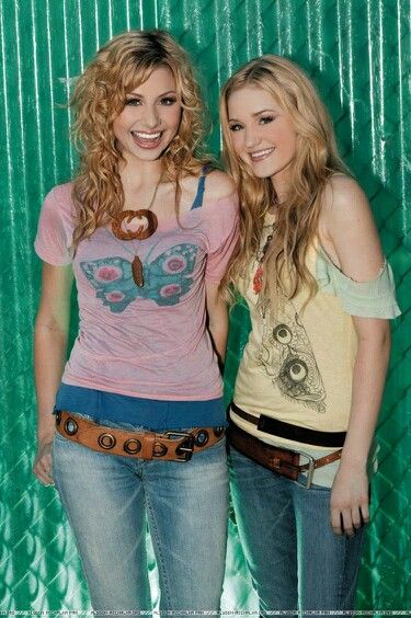 Aly and AJ Realistic 2000s Fashion, 2010 Layered Outfits, Aly And Aj 2000s, Y2k Outfits Street Styles Baddie, Baddie Y2k Outfits, Outfit Hijab Ideas, 2000s Fashion Inspiration, 2004 Fashion, Outfits Street Styles