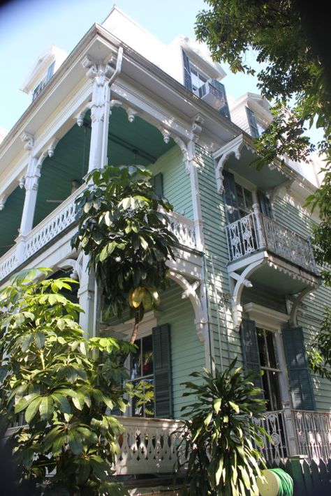 Key West Architecture, Key West Florida Houses, Jen Deluca, Key West Style Homes, Porter House, Florida Houses, Key West House, Beach House Floor Plans, Sister Trip