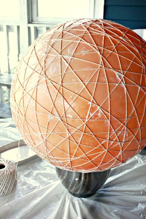 DIY Retro String Lamp Shade for a Floor Lamp! Just Mod Podge and String so easy to make Jewelry Armoire Makeover, String Lamp, Diy Floor Lamp, Armoire Makeover, Diy Retro, Diy Garden Bed, Beaded Lampshade, Wood Light Fixture, Rustic Lamp Shades