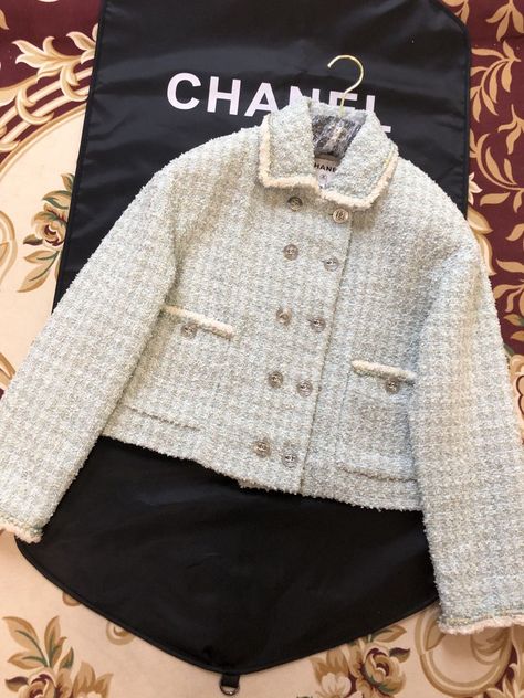 Chanel Clothes Women, Chanel Outfits Women, Channel Coat, Chanel Jacket Outfit, Channel Clothes, Chanel Tweed Jacket, Blazer Outfits Casual, Clothes Autumn, Chanel Outfit