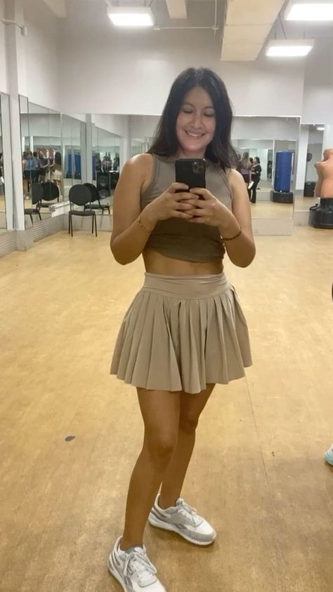 Skirt Gym Outfit, Denise Mercedes, Working Out Outfits, Two Friends, The Trend, Bored Panda, Gym Outfit, Working Out, Body Types