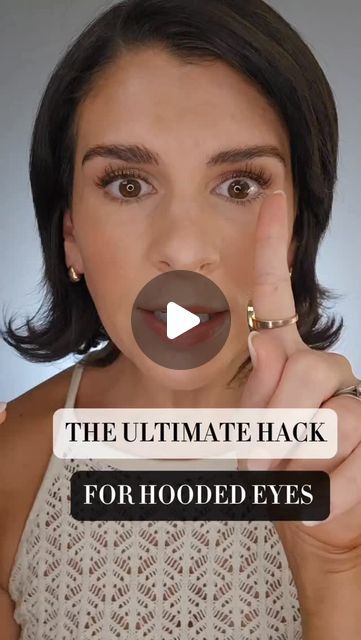 Kate | Makeup Tips | This is my new favorite hack for hooded eyes! It's a trust the process kind of technique, but it WORKS!! 👌🏼 

Will you try this trick???... | Instagram Eye Crease Makeup Hooded Eyelids, Eyeliner Hack For Hooded Eyes, Makeup For Hooded Eyes Droopy Eyelids, One Eyeshadow Look Hooded Eyes, Hooded Eye Hacks, Mascara Hooded Eyes, Eye Makeup Techniques For Hooded Eyes, How To Do Eye Makeup For Hooded Eyes, Heavy Lidded Eye Makeup