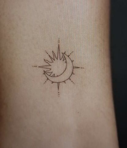 Simple Crescent Moon, Full Moon Tattoo, Crescent Moon Tattoo, Black Ink Tattoos, Moon Tattoo, Ink Tattoo, Crescent Moon, Full Moon, Crescent