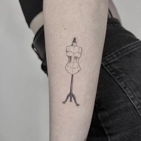 Fashion Designer Tatoos Ideas, Mannequin Tattoo Fashion, Sewing Themed Tatoos, Tattoos For Fashion Designers, Sewing Inspired Tattoos, Fashion Related Tattoos, Tattoo For Fashion Designer, Fashion Inspired Tattoos, Fashion Design Tattoo Ideas