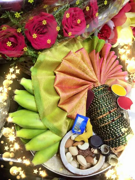 Tambulam Ideas, Gowri Pooja Decoration For Marriage, Varalakshmi Pooja Return Gift Ideas, Thambulam Ideas, Sreemantham Plate Decoration, Seemantham Plate Decoration Ideas, Indian Handicrafts Decor, Varalaxmi Pooja Decoration, Wedding Centerpieces Diy Rustic