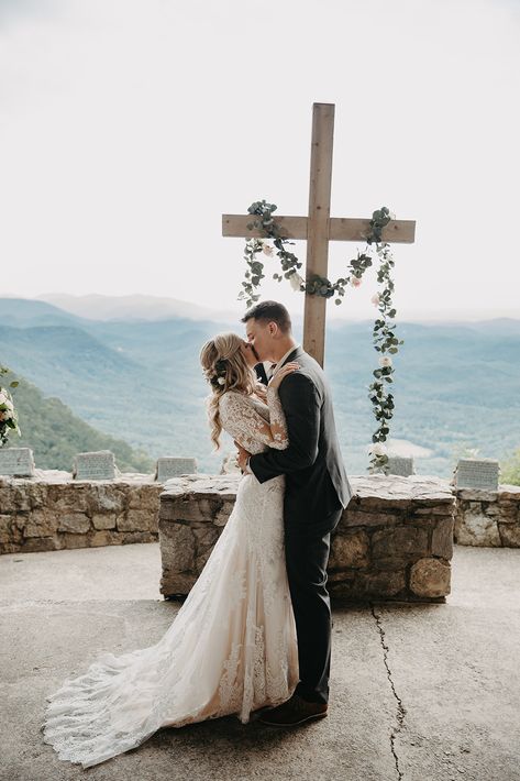 A Pretty Place Chapel, Wedding At Pretty Place Chapel, Pretty Place Wedding South Carolina, Christian Elopement Ideas, The Pretty Place Chapel Wedding, Christian Marriage Photography, Mountain Wedding Aesthetic, Pretty Place Chapel Wedding, Pretty Place Wedding