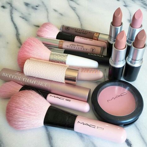 Experiencias euforicas que vives cuando amas el maquillaje Pink Makeup Collection Aesthetic, Mascara Hacks, Alat Makeup, Batons Matte, Beauty Make-up, Mac Makeup, Miss Dior, Makeup Goals, Beauty Blender