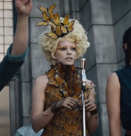 The Movie: The Hunger Games: Catching Fire (2013)  The Character: Effie (Elizabeth Banks)  The One Thing: Make up. Lots of make up.  If You Have Time: Black lace gloves, blonde wig, paper butterflies in hair and orange dress. http://thescript.thetake.com/last-minute-halloween-costumes/ Diy Monarch Butterfly, Effie Trinket Costume, Hunger Games Makeup, Hunger Games Effie, Feather Butterfly, Black Lace Gloves, Hunger Games 2, Hunger Games 2012, Johanna Mason