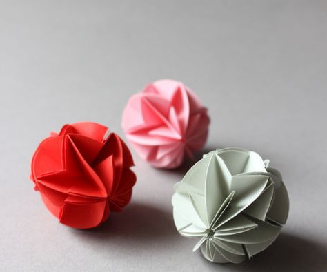 Origami Stella, Origami Star Box, Tutorial Origami, Origami Ball, Origami Decoration, Origami For Beginners, Origami Love, Origami And Kirigami, Folding Origami