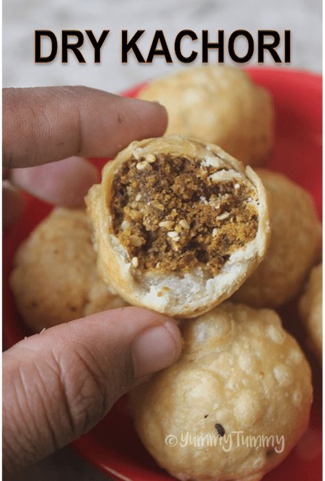 Dry Kachori Recipe, Diwali Faral Recipe, Dry Snacks Recipes Indian, Diwali Snacks Recipe, Indian Dry Snacks, Kachori Recipe, Diwali Snacks, Veg Snacks, Diwali Food