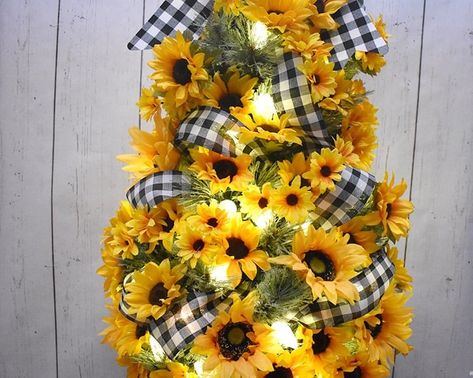 Sunflower Tree, Sunflower Wall Decor, Christmas Tree Lots, Sunflower Crafts, Black And White Ribbon, Tree Base, Cardboard Box Crafts, Traditional Christmas Tree, Sunflower Bouquets