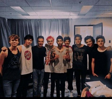 ashley ★ on Twitter: "this https://t.co/0jPGOkF9RD" / Twitter 5sos One Direction, 5 Seconds Of Summer 2014, 5sos And One Direction, 5sos And 1d, One Direction And 5sos, West Boy, One Direction 2014, 1d 5sos, 5sos Funny