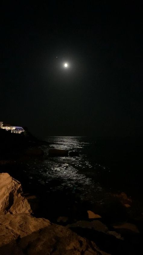 Ocean At Night Wallpaper, Ocean At Night Aesthetic, Night Story Instagram, Night Vibes Video, Instagram Story Night, Night Instagram Story, Moon Videos, Ocean Videos, Video Dark