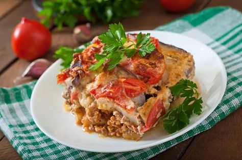 Gordon's Ramsay's Greek Moussaka Recipe - TheFoodXP Chinese Starters, Quiche Muffins, Gordon Ramsay Recipes, Eat Greek, Moussaka Recipe, Gordon Ramsay Recipe, Vegetables Salad, Grilled Eggplant, Vegetable Dish