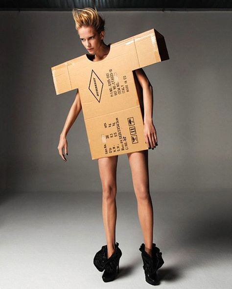 Cardboard Fashion, Cardboard Clothes, Diy Fashion Show, Anything But Clothes, Eco Dresses, Cardboard Costume, Trash Fashion, Sculptural Fashion, Paper Fashion