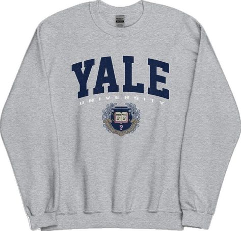 Yale Shirt, Yale Sweatshirt, University Sweater, Idea Birthday, Vintage Gifts Ideas, Yale University, Trendy Outfits For Teens, University Sweatshirts, Gift Graduation