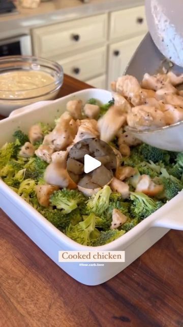 Low Carb Chicken Alfredo Bake, Chicken Breast Broccoli Recipes, Chicken Brocolli Alfredo, Chicken Brocoli, Low Carb Chicken Alfredo, Keto Meal Recipes, Chicken Alfredo Casserole, Low Carb Love, Alfredo Bake