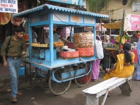 Just try to blend in. . . #PaniPuri  Vendor in #Lucknow #Street #Food #India #ekPlate #ekplatepanipuri Indian Street Shops, Indian Street Food Stall Design, Gully Kitchen, Chai Bar, Local Food Shop, Street Food Design, Desi Street Food, Open Restaurant, Black And Purple Wallpaper