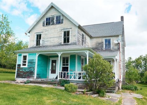 Christina Salway New York Farmhouse - Before and After Farmhouse Makeover Farmhouse Decorating Ideas, Farmhouse Makeover, Ff7 Remake, White Tile Backsplash, Farmhouse Renovation, Farmhouse Decorating, Rich Home, Farmhouse Exterior, Farmhouse Furniture