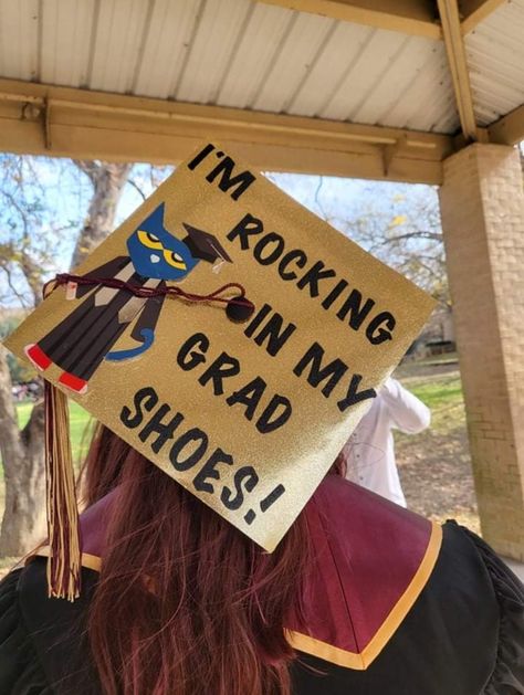 Pete the Cat "I'm rocking in my school shoes" graduation cap for kindergarten teachers or education majors Pete The Cat Graduation Cap, Masters Cap Decoration Teacher, Teacher Graduation Stole Ideas, Graduation Cap Designs Early Childhood Education, Education Degree Graduation Caps, Graduation Teacher Cap Ideas, Graduation Cap Designs Early Childhood, Early Childhood Education Grad Cap, Ece Graduation Cap Ideas