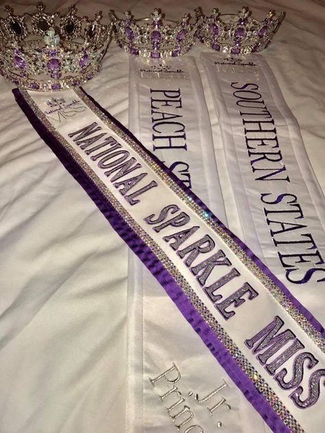 Sash Aesthetic, Diy Pageant Sash, Pageant Awards, Sash Ideas Pageant, Pageant Crown And Sash Display, Beauty Pageant Aesthetic, Pageant Crown Aesthetic, Pagent Queen Sash, Pageant Aesthetic