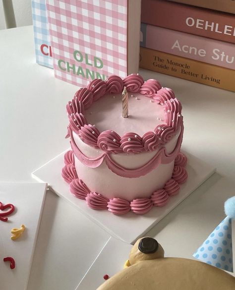 Cake 80th Birthday, Cute Dessert Ideas, Bolo Vintage, Small Birthday Cakes, Vintage Birthday Cakes, Tiny Cakes, Making Cakes, Funny Birthday Cakes, Mini Cakes Birthday