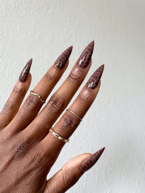 Chocolate Brown Acrylic Nails Coffin, Brown Crocodile Nails, Snake Nails, Snake Skin Nails, Sugar Nails, Brown Nail, Ten Nails, Nails Brown, Unicorn Nails