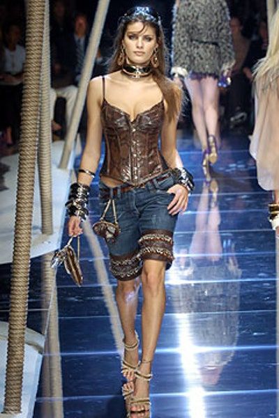 Dolce And Gabbana Runway, Runway Fashion Couture, 2000 Fashion, Textiles Fashion, Fashion History, Cute Fashion, Couture Fashion, Modern Luxury, Runway Fashion