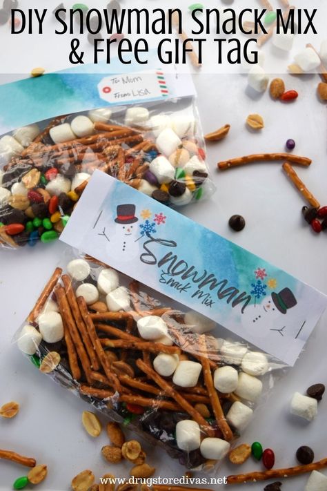 Snowman Arms, Snowman Snack, Trail Mix Ingredients, Christmas Snack Mix, Snowman Treats, Winter Snack, Edible Christmas Gifts, Homemade Trail Mix, Trail Mix Recipes