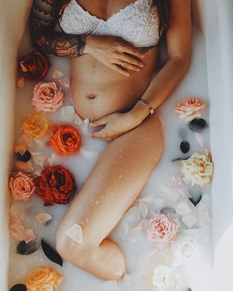 Diy Maternity Photos, Milk Bath Photos, Baby Bump Photoshoot, Maternity Photography Poses Outdoors, Color Roses, Milk Bath Maternity, Pregnancy Belly Photos, Cute Pregnancy Pictures, Maternity Photography Poses Pregnancy Pics