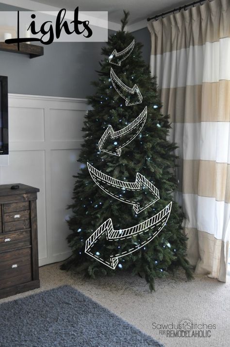 Hang your Christmas tree lights from left to right for this Christmas decorating hack. Christmas Decorating Hacks, Decorate A Christmas Tree, Budget Christmas, Gold Christmas Decorations, Christmas Tree Inspiration, Christmas Hanging Decorations, Christmas On A Budget, Christmas Tree Themes, Tree Lighting