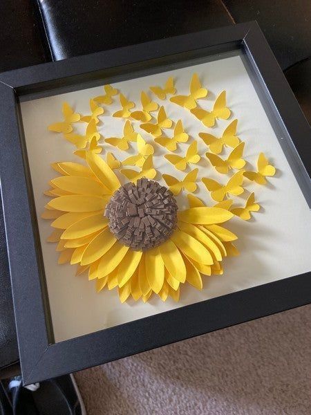 Rose Craft, Sunflower Crafts, Paper Sunflowers, Fun Projects For Kids, Idee Cricut, Desain Quilling, Flower Shadow Box, Paper Craft Diy Projects, Paper Rose