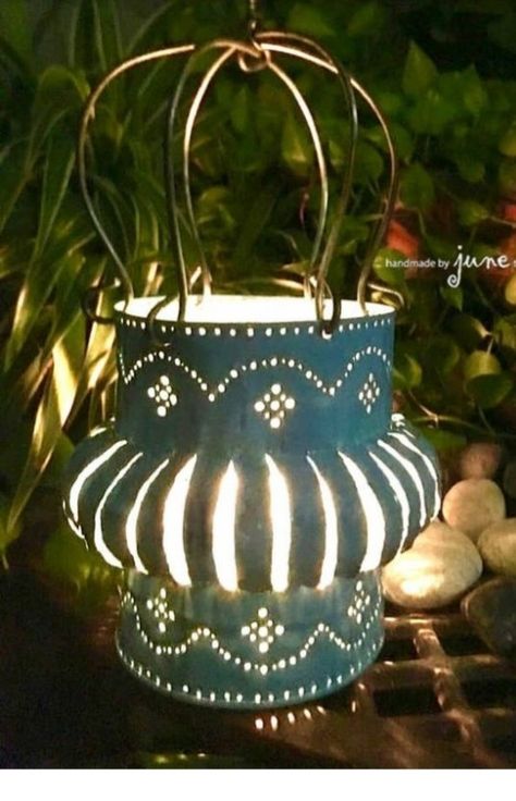 Tin Can Art Garden, Tin Can Lanterns Diy, Tin Can Crafts Diy Upcycle, Can Lanterns, Tin Can Lanterns, Soda Can Art, Soda Can Crafts, Recycled Tin Cans, Can Art