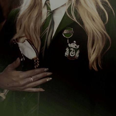 Private Boarding School, Joey And Aoife, Slytherin Girl, Hp Slytherin, Hogwarts Life, Harry Potter Girl, Harry Potter Stories, Lily Potter, Slytherin Boys