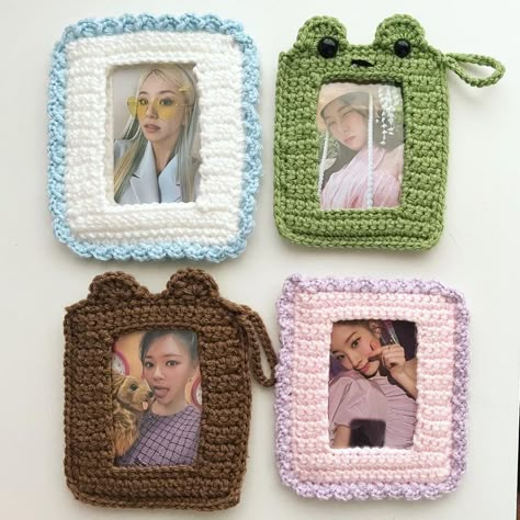 Crochet Kpop Inspired, Crotecht Ideas Easy, Twice Crochet Pattern, Things To Crochet Aesthetic, Crochet Badge Holder, Crochet Pc Holder Kpop, Txt Crochet Ideas, Kpop Inspired Crochet, Kpop Crochet Grid