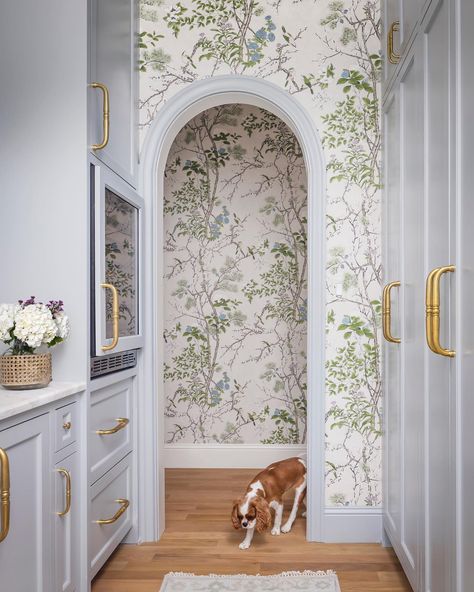 T13622 KATSURA Wallpaper Cream and Lavender from the Thibaut Grand Palace collection Modern French Wallpaper, Entrance Way Wallpaper, Grandmillenial Kitchen, Apartment Wallpaper, French Coastal, Mobile House, Chinoiserie Art, Sandberg Wallpaper, Casa Vintage