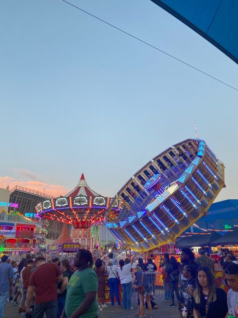 Fair Rides Aesthetic, Country Fair Aesthetic, Fair Astethic, Uk Fair, Fair At Night Aesthetic, Carnival Rides Aesthetic, State Fair Aesthetic, County Fair Aesthetic, Fair Pictures Ideas