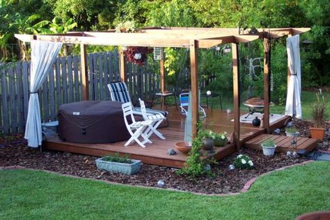 15+ Inspiring Floating Deck Landscaping Ideas - Everyday Old House Floating Deck With Grill Area, Vines Ideas, Floating Deck Plans, Dock Lights, Plant Vines, Building A Floating Deck, Deck Landscaping, Ormanlık Alan, Floating Deck