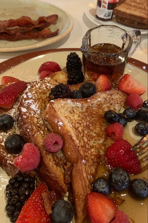 Brunch Food Ideas, Breakfast French Toast, French Toast Brunch, Brunch Food, Food Babe, Healthy Food Dishes, Food Therapy, Healthy Lifestyle Food, Food Goals