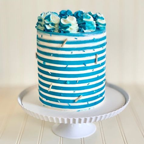 Striped Cake Ideas, Striped Cakes, Stripe Cake, Sweets Design, Striped Cake, Art Cakes, Birthday Freebies, Zombie Party, Creative Cake Decorating